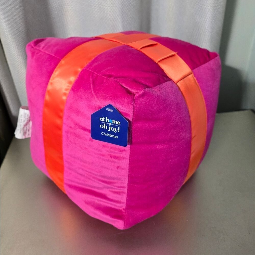 Nwt Deluxe Christmas Gift Shaped Pink Throw Pillow, 10"×10"